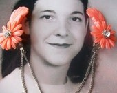 Fabulous Vintage Soft Plastic Flower Sweater Guard Clip Glee Mad Men Spring Fashion
