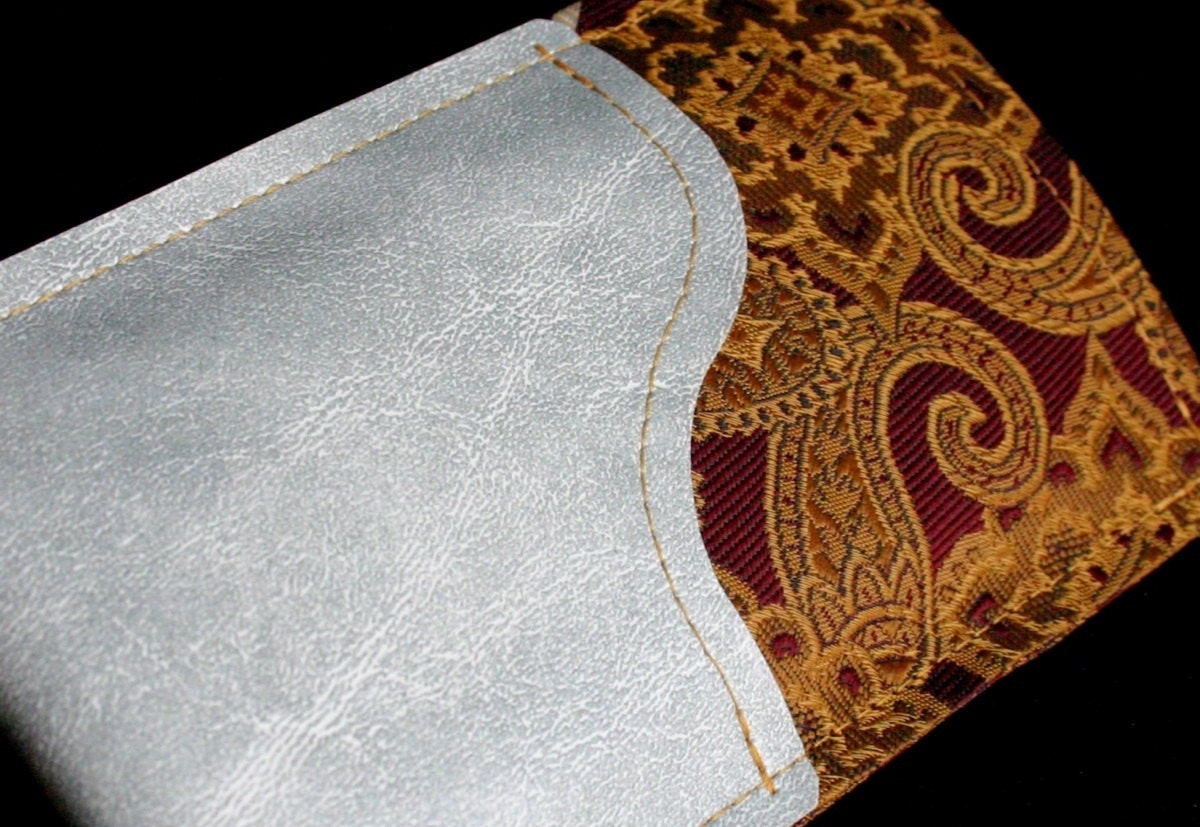 iPhone/iPod - Gold Paisley - Twin faced wallet case