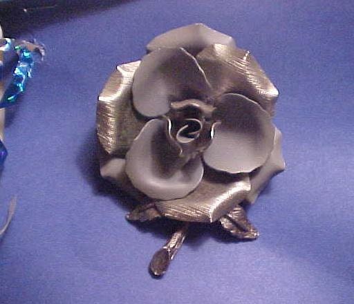 Vintage 60s LG Metal Flower Pin Silver Mist & Gray UNIQUE Color Combo Elegant