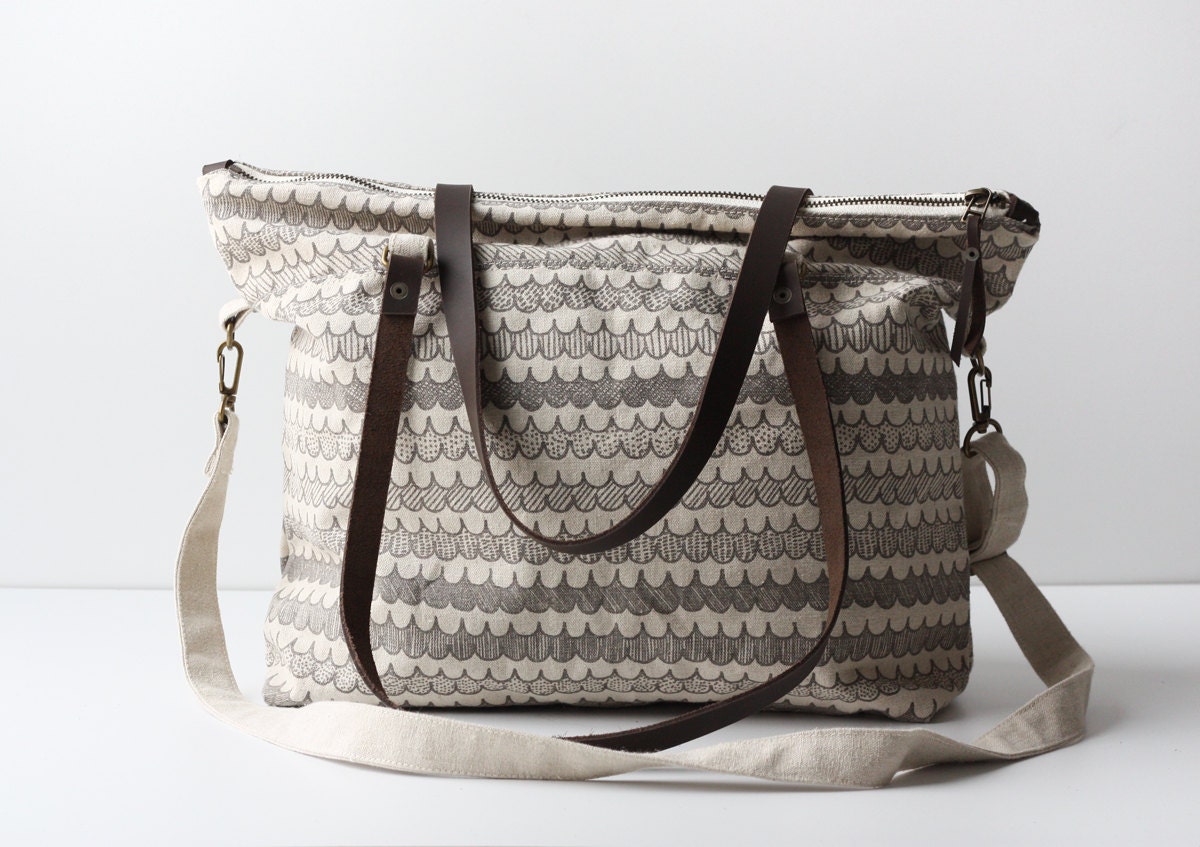 Hemp Zippered Tote - Little Scallops