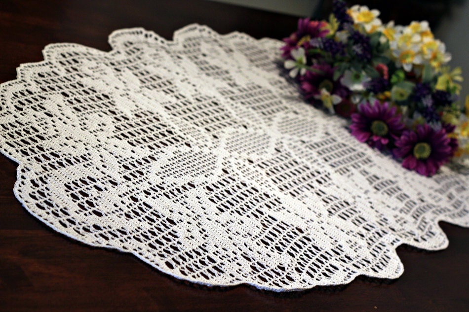Beautiful Daffodils Crochet Table Runner