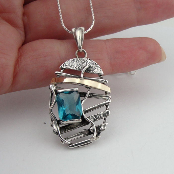Great Sterling Silver and 9K Yellow Gold Blue Topaz Pendant (s p1785