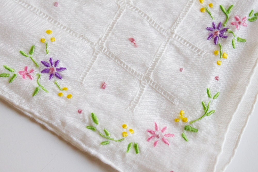 Vintage 1950s Embroidered Floral Handkerchief
