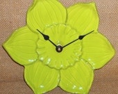 Wall Clock - Whimsical Lime Green Flower Ceramic Plate Wall Clock (8-1/2 inches) No. 1022