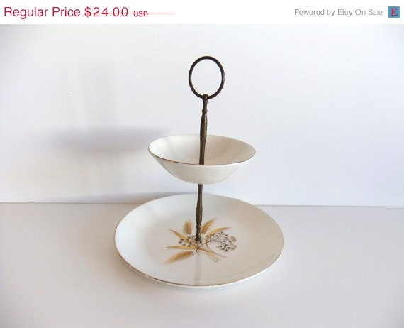 On Sale Vintage 2 tier Tray // Wheat Plate Serving Tray //
