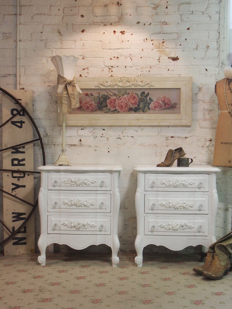 Painted Cottage Chic Pair of Shabby White Romantic French Night Table NT118
