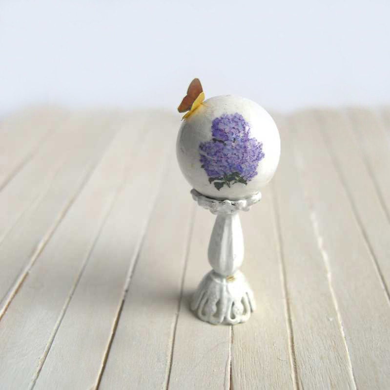 Dollhouse Decorative ball with hydrangea in 1/12 scale