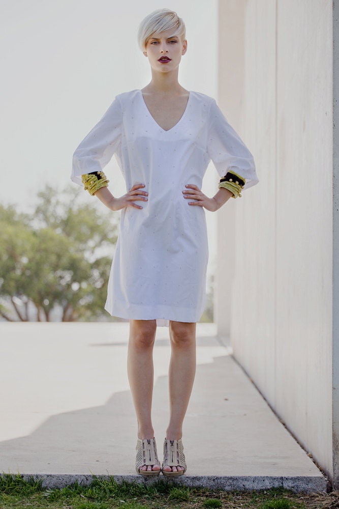NEW Cotton white dress with beige flowers and pockets