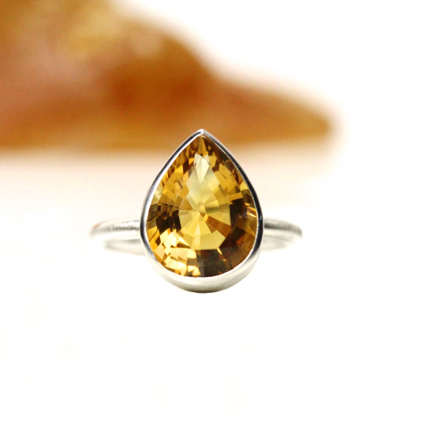 Golden Citrine Drop Modern Silver Ring - Honigtropfen