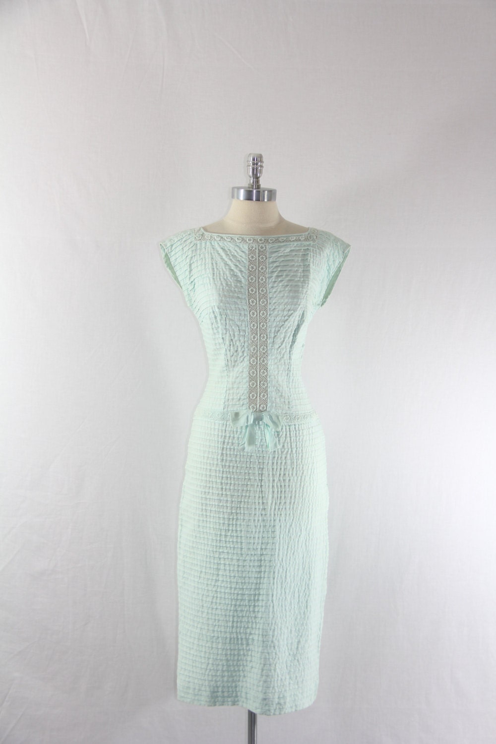 1950s Vintage Dress - Cotton Pastel Pin Tucked Form Fit Spring Fashion Dress
