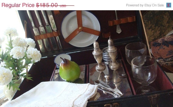 Picnic basket / Sale 30% INSTANT Savings antique picnic case Ready, Set, PICNIC engagement, surprise Romantic SPLENDOR in the grass