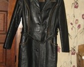 Vtg 70s hipster  mod Dan Di Modes 25K Black Leather Coat w/ Camel Leather Stitch Belted