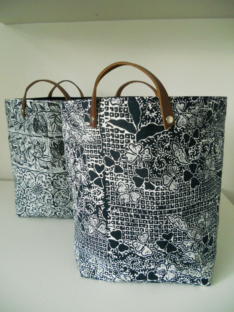 Medium Indigo storage basket with leather handles - Hand block printed