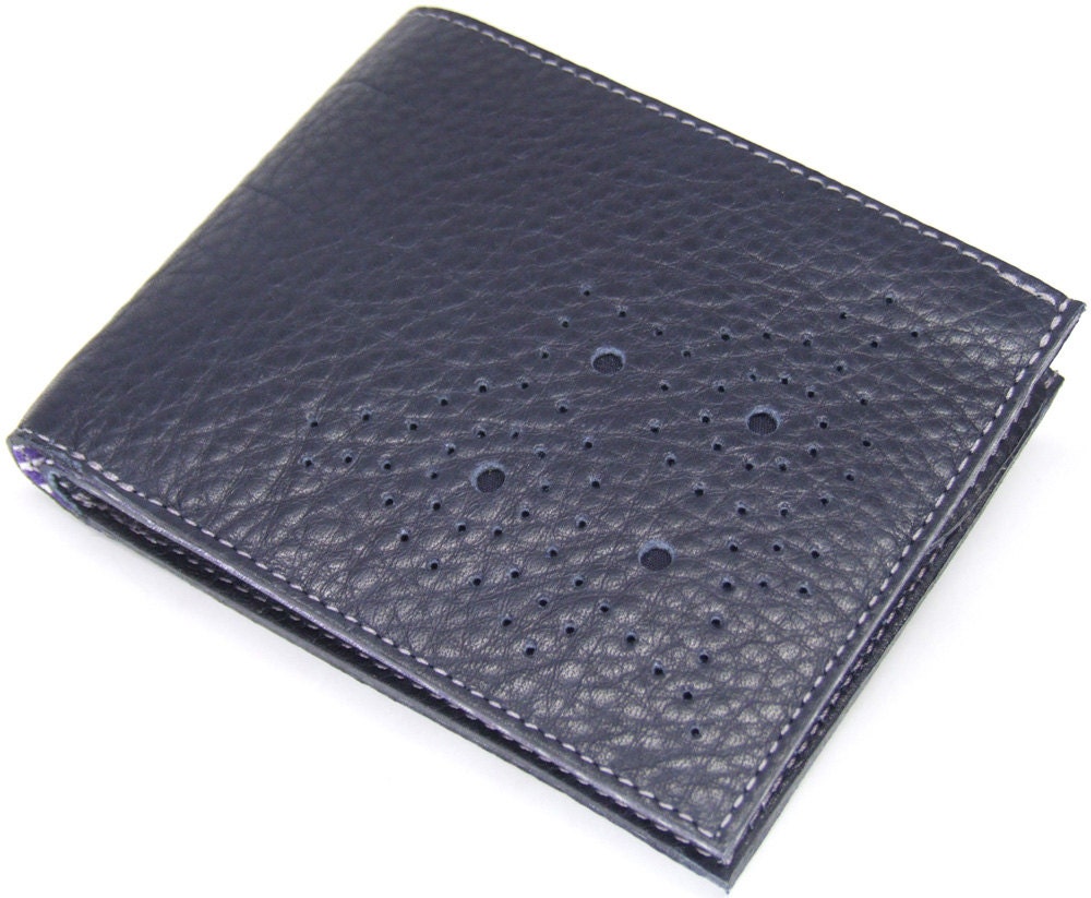 Wallet in navy leather with magnetic pop coin pocket