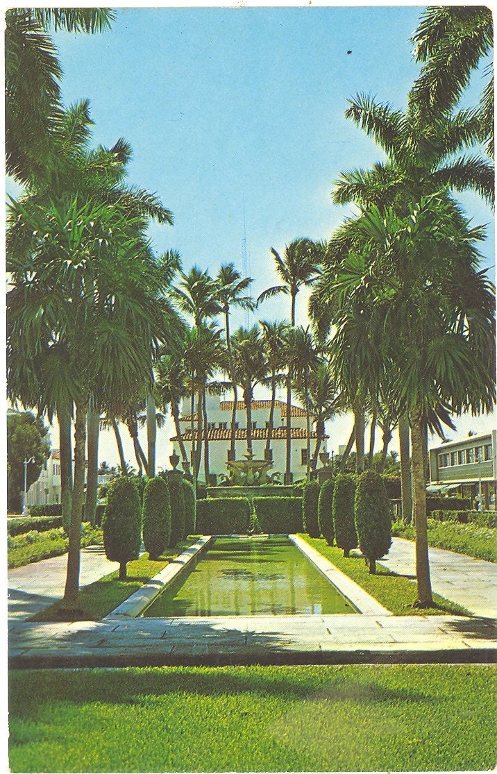 Vintage Florida Postcard - Palm Beach - Memorial Fountain South County Road Business Section