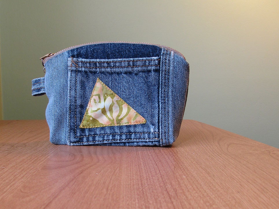 Small denim purse with pockets and triangle patches // small jeans purse // denim zipper pouch