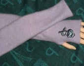 40 lavender Cashmere arm warmer Fingerless Gloves Rose Applique upcycled Cashmere Fingerless Mittens Wrist Warmers Cashmere armwarmers