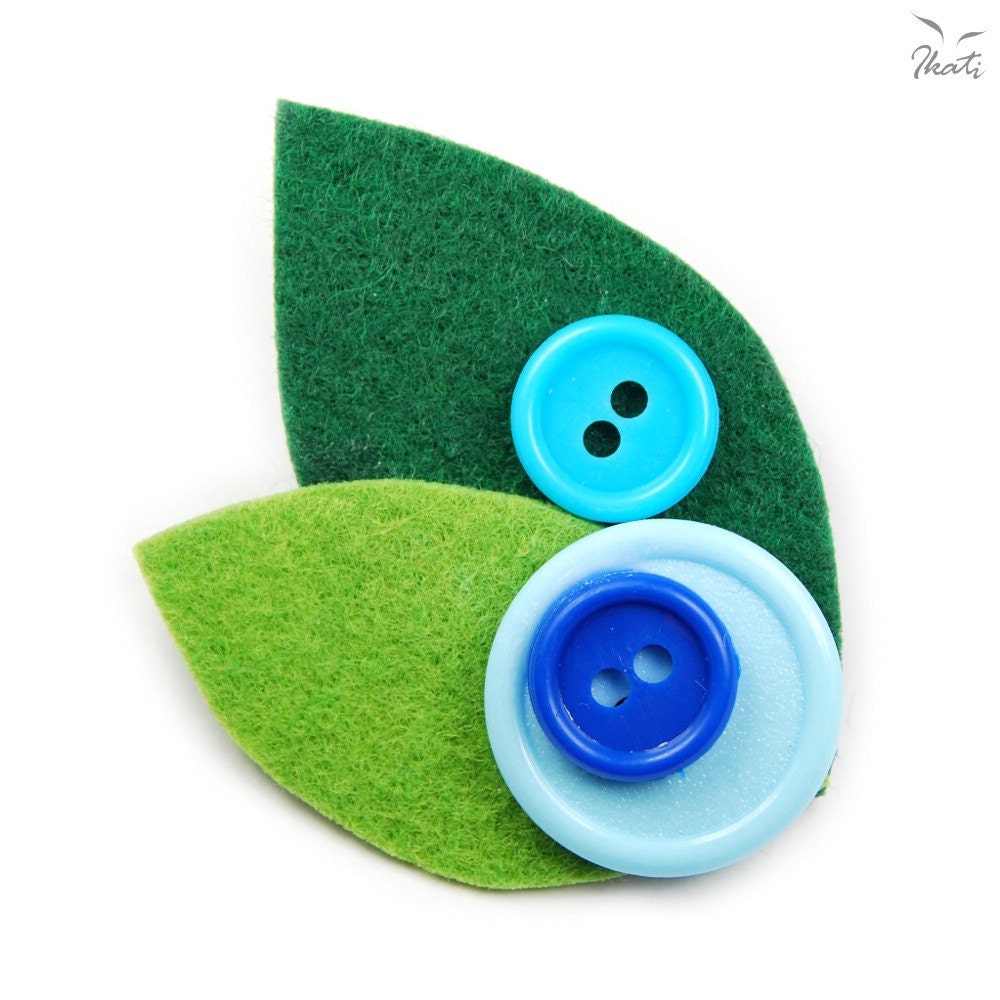 Vintage azure flower button brooch. Upcycling. Recycling. Felt. Original. Single copy.