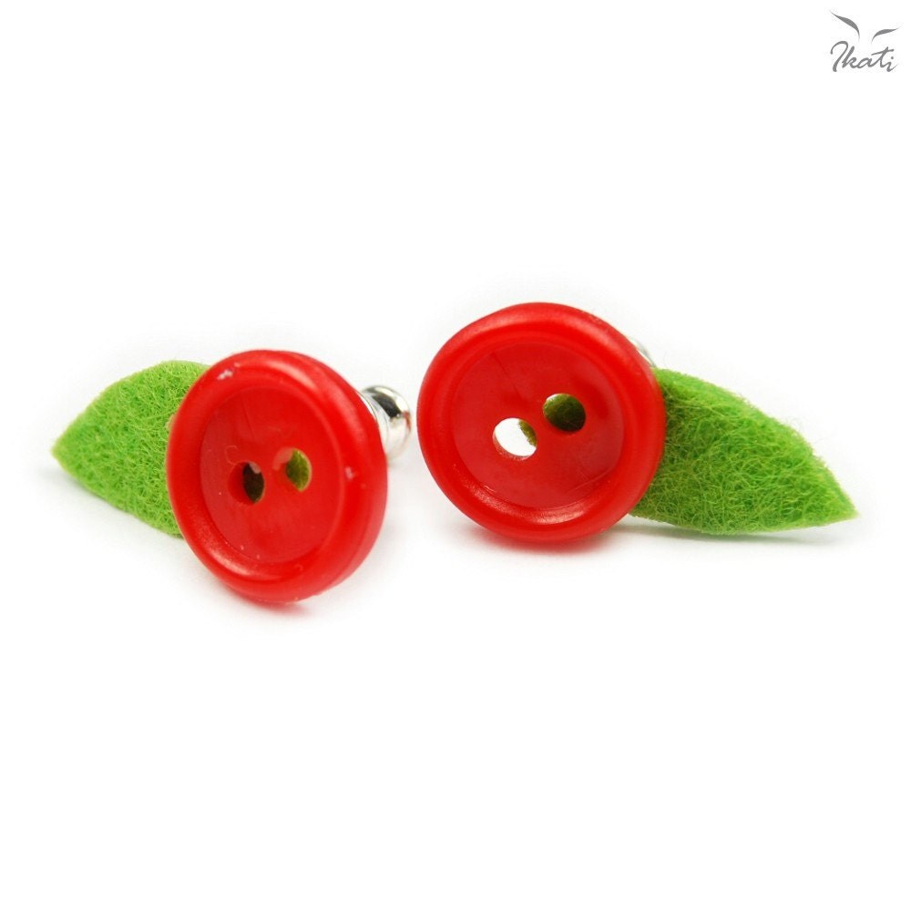 Vintage RED FLOWERS button pin-earrings. Flower earrings. Upcycling. Recycling. Felt. Original. Sterling silver. Ear post.