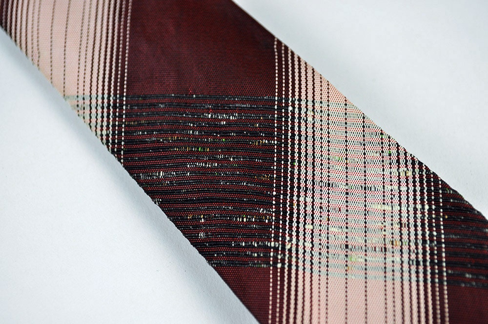 Square end skinny maroon tie