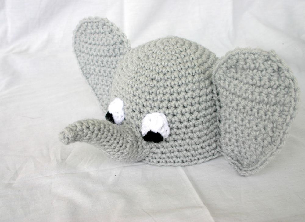 Crocheted baby elephant beanie hat 0-3 month newborn shower gift infant head covering warm winter costume african zoo animal pachyderm