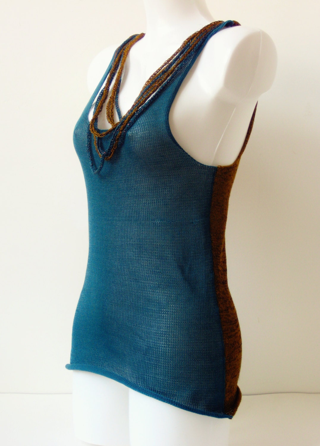 Knitted tanktop INDIA - Laksmi, of 100% mercerized cotton.