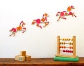 Flower Power - 70s Wallpaper Galloping Horses