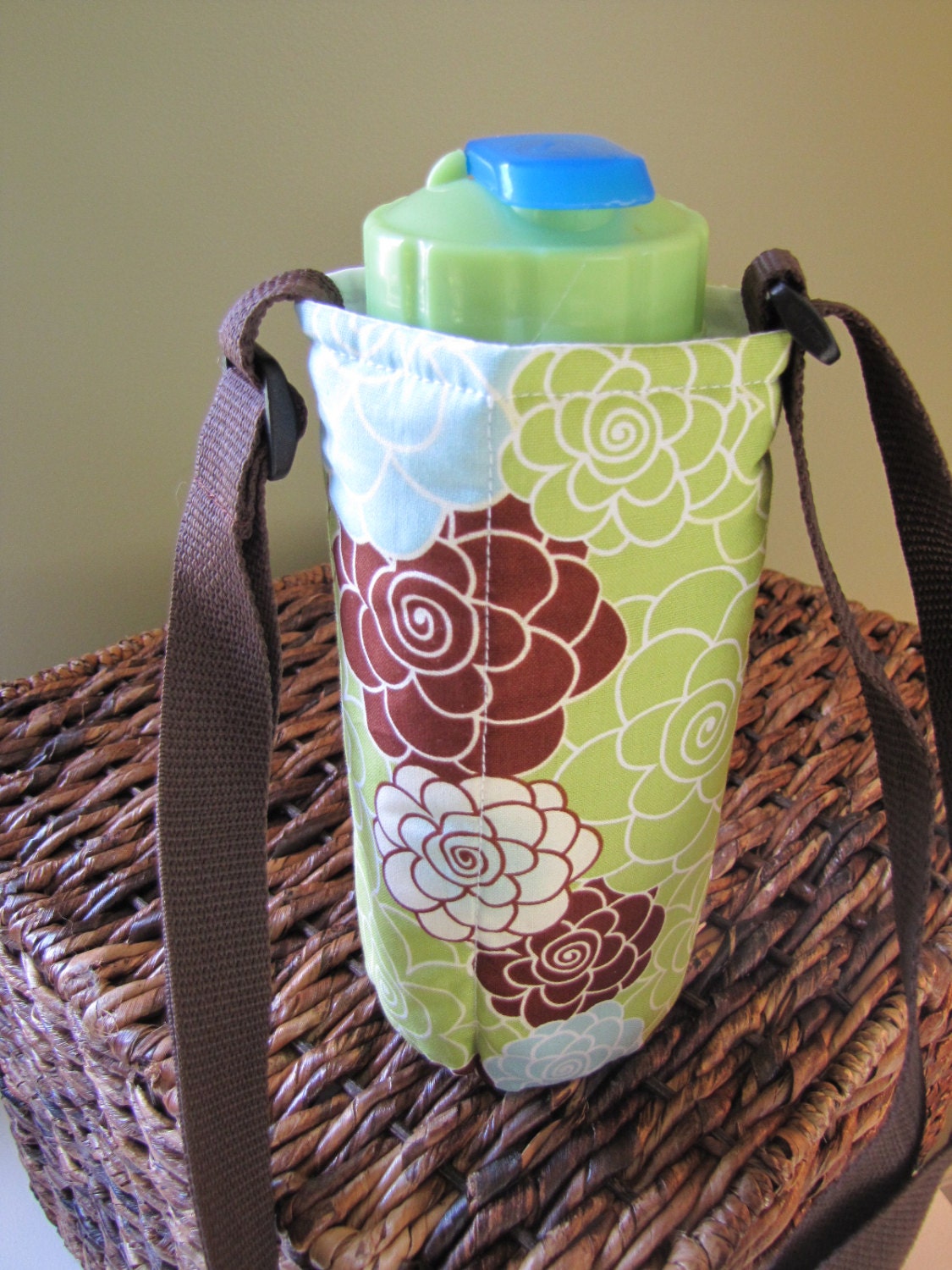 Green Blossom  Insulated Water Bottle with Adjustable Strap