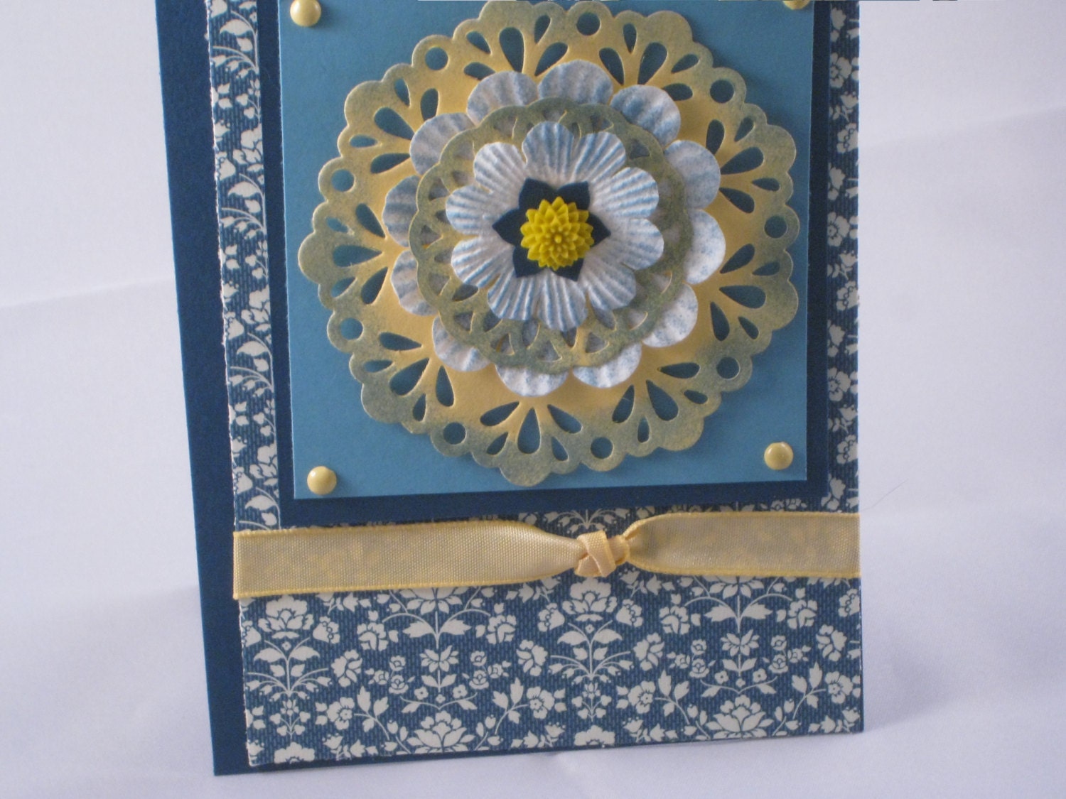 Blue Yellow  White Flower Doilies card