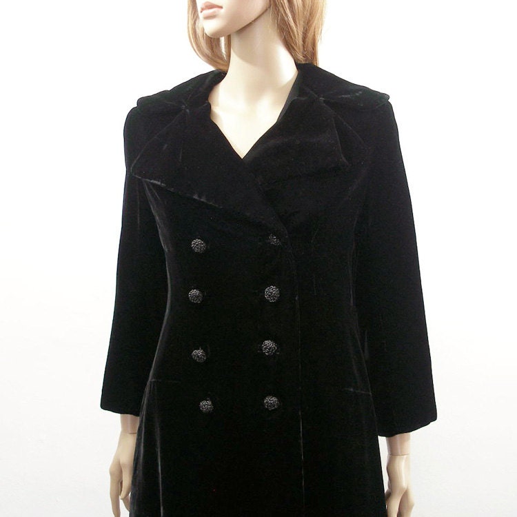 1960s 1970s Velvet Coat / 60s 70s BLACK Velvet Opera Evening Coat / XS to S