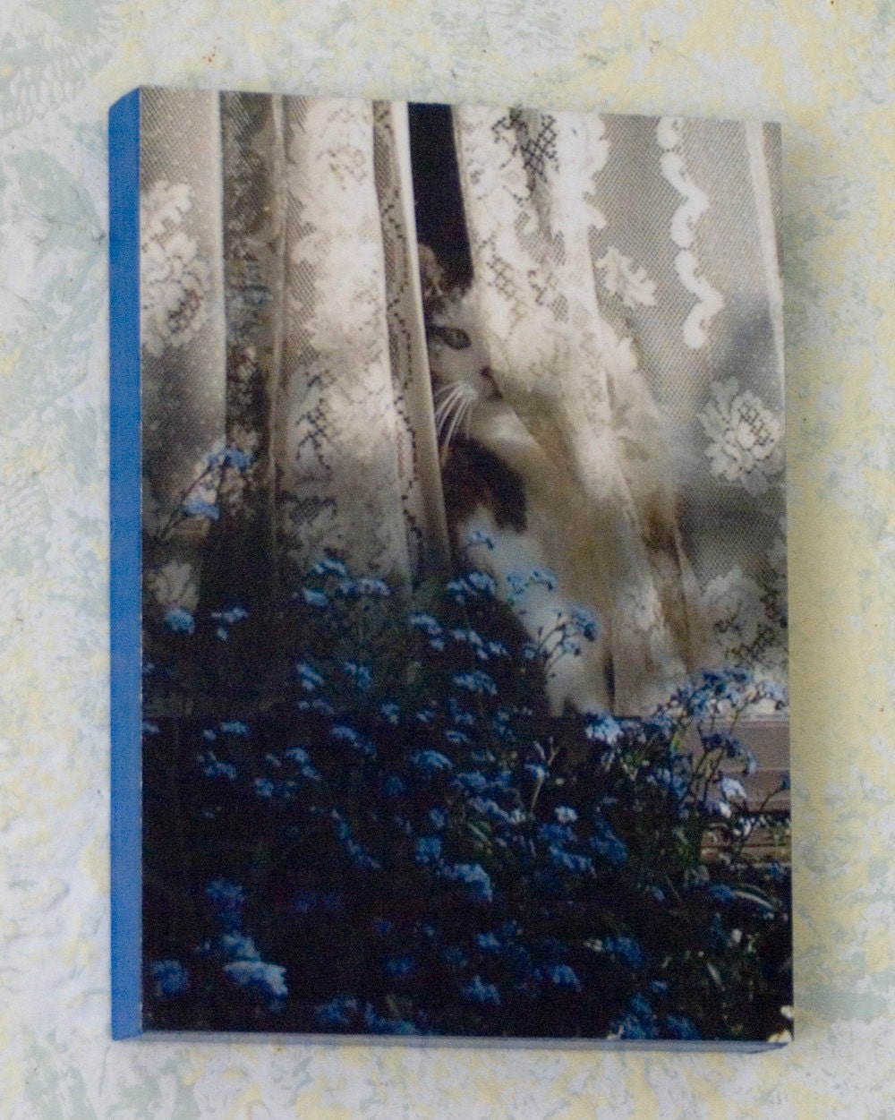 Sophie Keeps an Eye on Things 5x7 Wood Mount Print