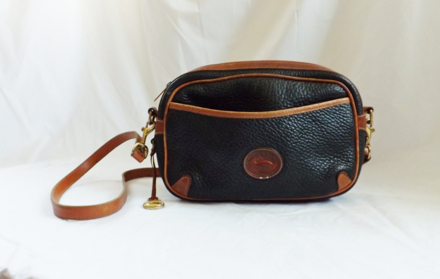 Dooney and Bourke / vintage DOONEY and BOURKE  leather Crossbody Shoulder Bag Purse Cross body Satchel