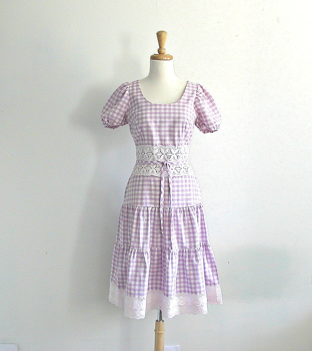 1960s Dress / 60s gingham dress / country dress / tiered dress / crochet / eyelet sundress / Betty Barclay / womens dress / small
