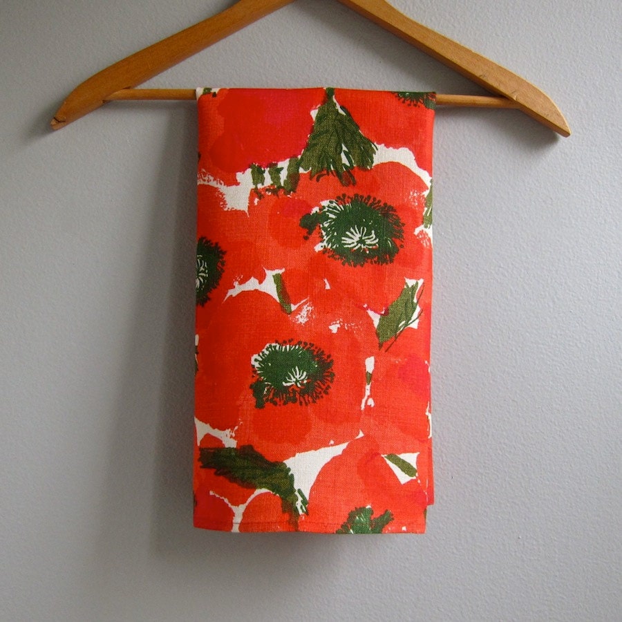Vera Neumann Linen Towel Red Poppy Floral, 1970s Kitchen Decor Hand Tea Towel Poppies