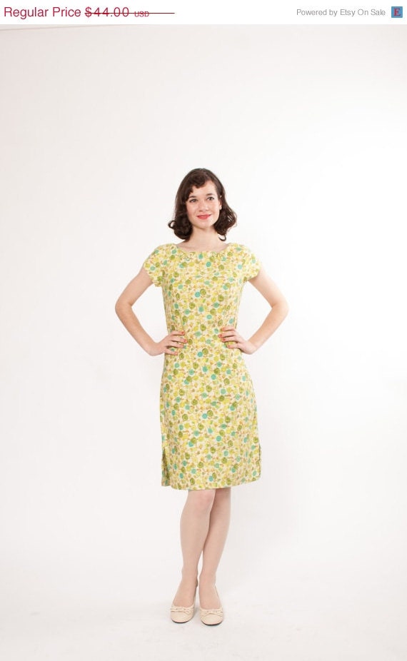 30% OFF - 60s Dress - 1960s Summer Dress - Lime Green Topiary Print