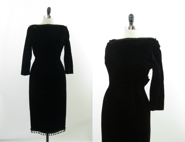 1950s 1960s Dress Wiggle Dress in Black Velvet M