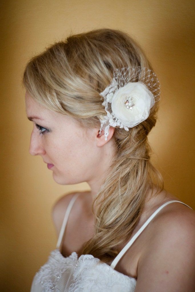 Wedding fascinator, Ivory Bridal hair flower, wedding lace hair head piece, accessories, Flower hair clip, with french russian tulle