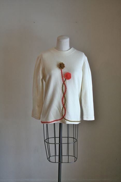 LAST CALL... sale // vintage 60s knit top - 'Pom Pom Flower' ivory sweater / m