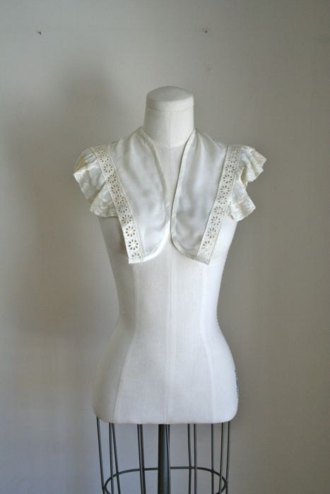 vintage 30s collar - LE CHARME ivory lace collar insert