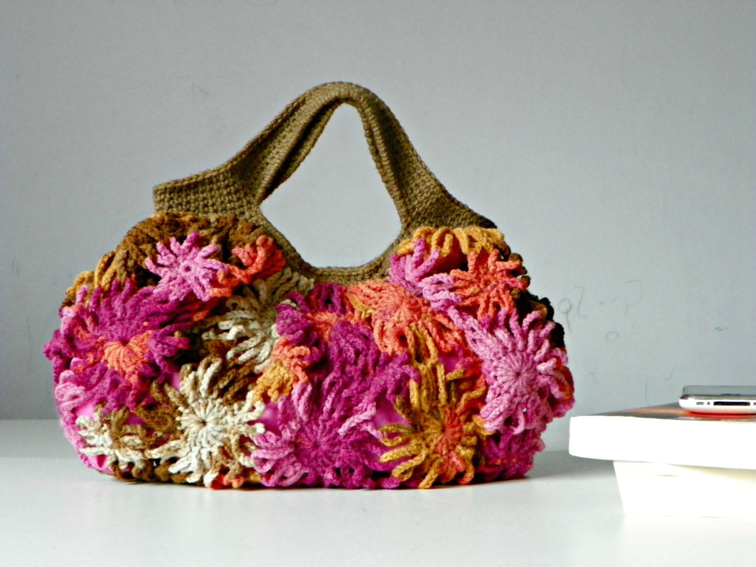 Handbag, Crochetted daisy flower bag, pink shades oatmeal orange and brown earth tones, fun daisy spring and summer trendy bag