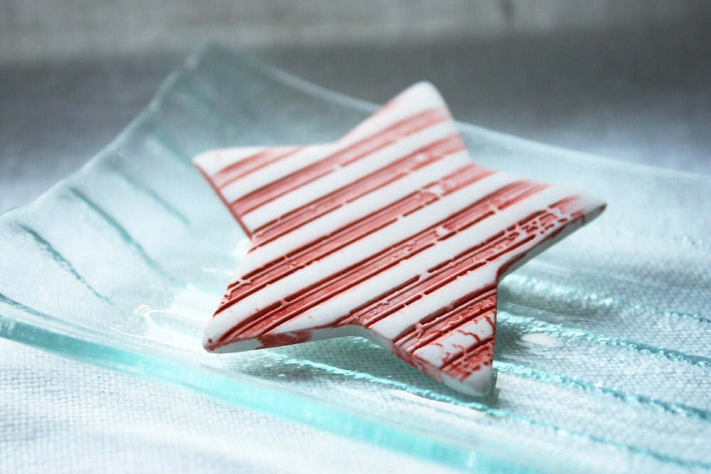 Brooch Shawl Scarf Pin / Red and White Striped Star