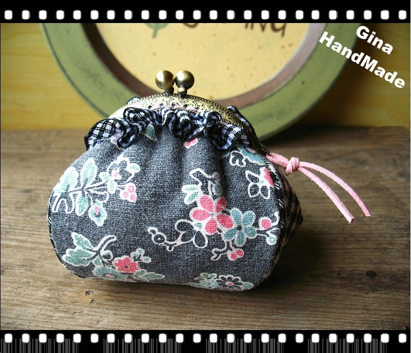 Flower and check  Metal frame purse/coin purse / Coin Wallet /Pouch / Kiss lock frame bag-GinaHandMade