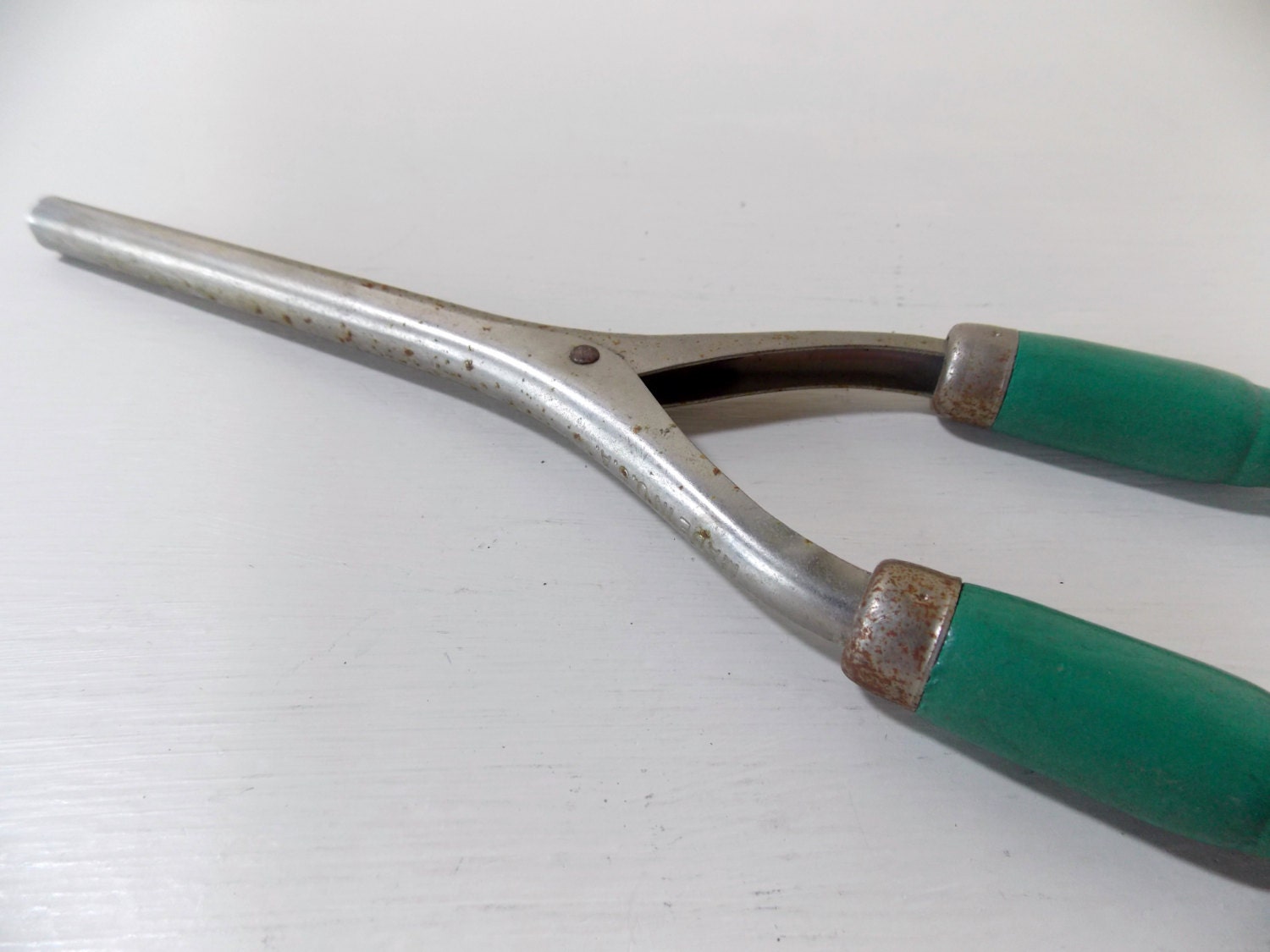 Green Wood Handle Curling Iron Vintage