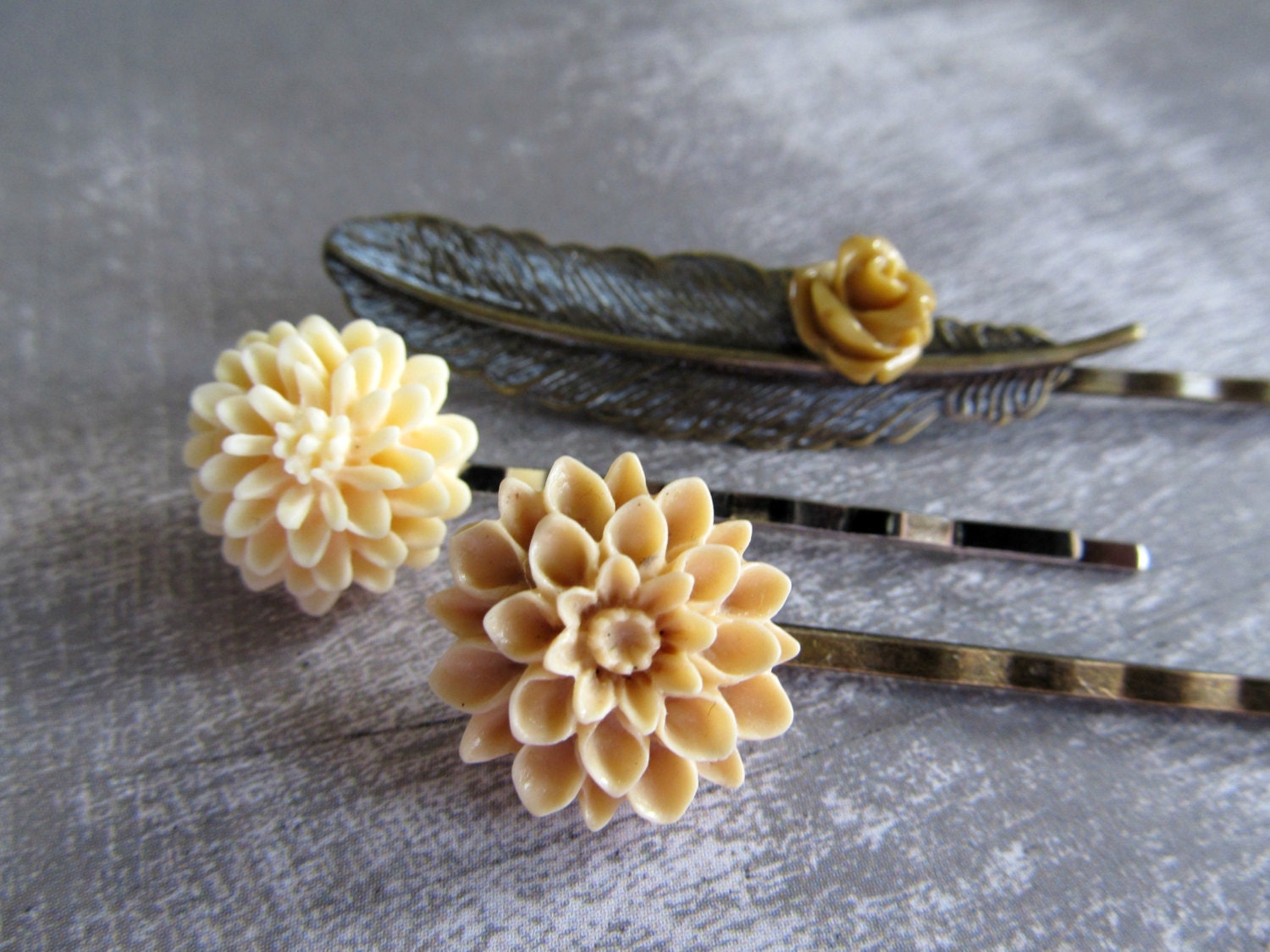Three flower and feather hair pins - beige and cream vintage inspired hair pins with a patina feather pin
