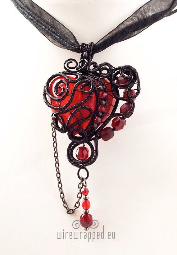 OOAK Red and black gothic heart wire wrapped pendant - ukapala