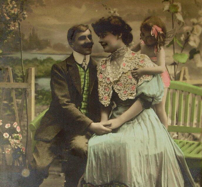 Romantic French Unused Postcard - Open Your Heart to Love...