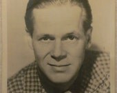 100% authentic autographed 5X7 photograph of Dan Duryea 1940s Screen Legend Classic Movie Tough Guy