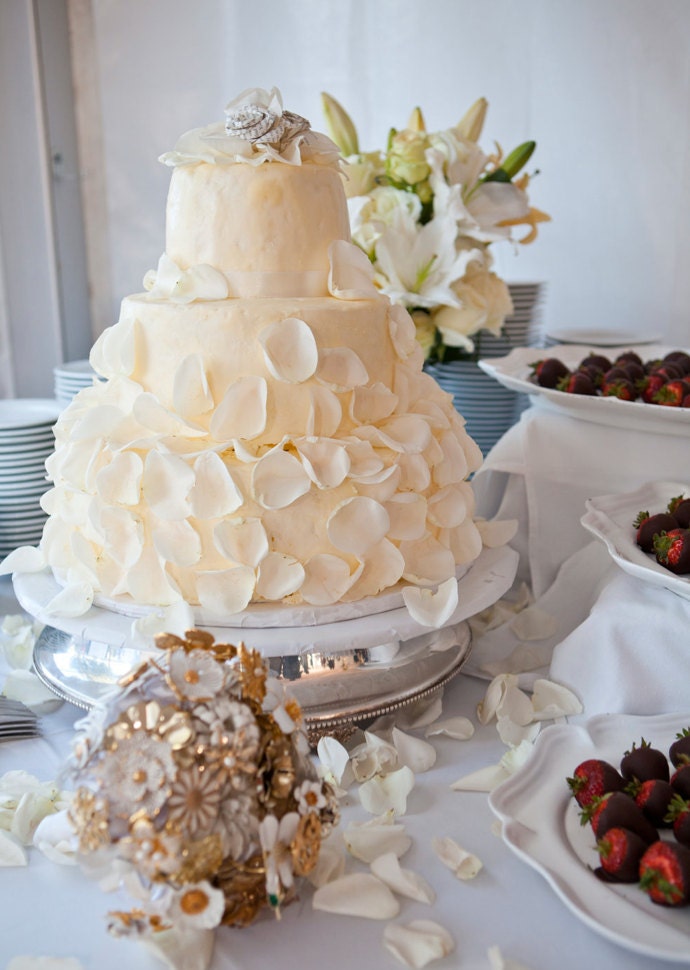 Custom Brooch Bouquet Cake Topper - designed to fit your colors, style and budget