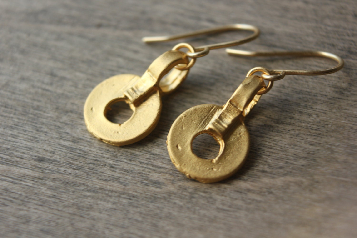 Gold Washer earrings - dangle matte gold - circle wheel round charm