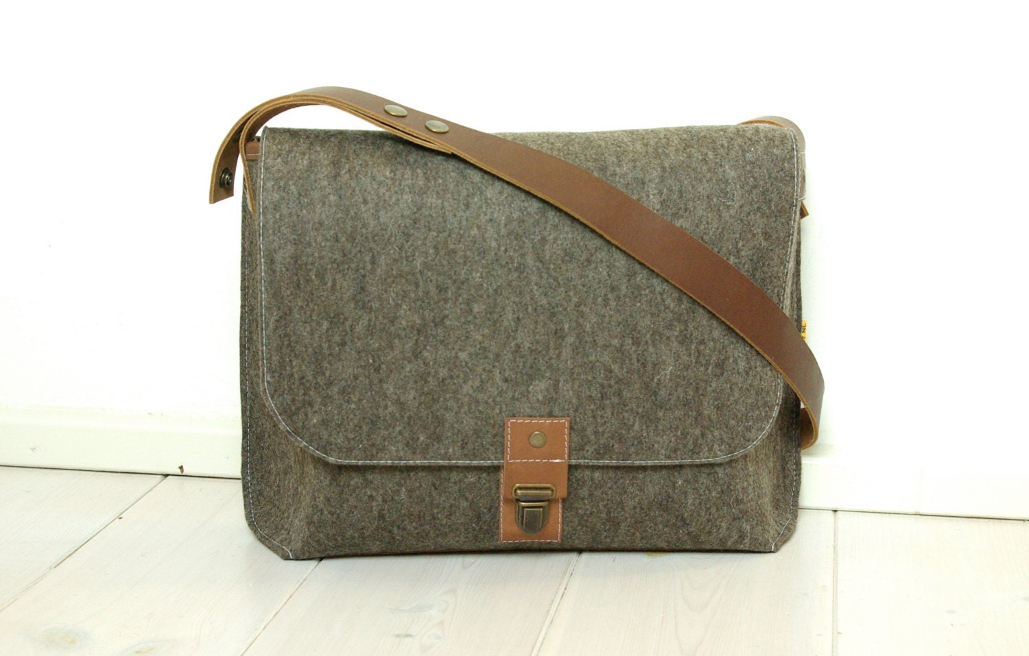 MESSENGER BAG 13" PRO laptop - New Heritage - Brown Woolfelt and Buffalo leather - macbook pro and air 13" - men, formal